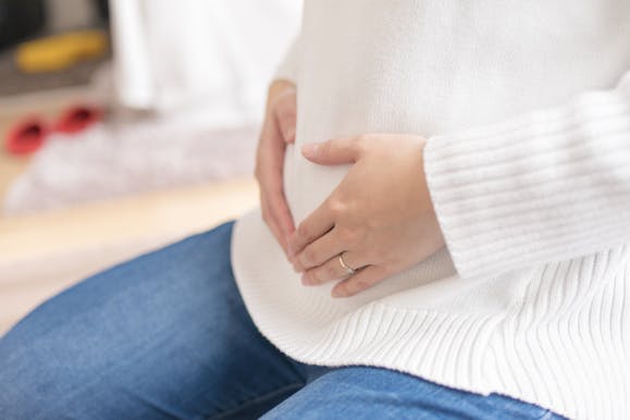 妊娠初期の腰痛はどんな痛み 予防や緩和ができる運動を紹介 Tential テンシャル 公式オンラインストア