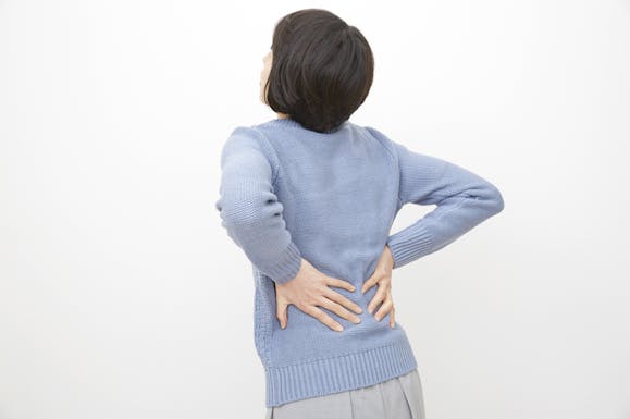 立ち仕事での腰痛や足のむくみの原因は 予防法や対処法を詳しく解説 Tential テンシャル 公式オンラインストア