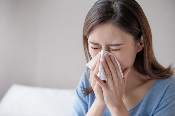 くしゃみをすると起こる腰痛について 原因や腰に負担をかけないくしゃみの仕方を紹介 Tential テンシャル 公式オンラインストア くしゃみをすると起こる腰痛について 原因や腰に負担をかけないくしゃみの仕方を紹介 Tential テンシャル 公式オンラインストア