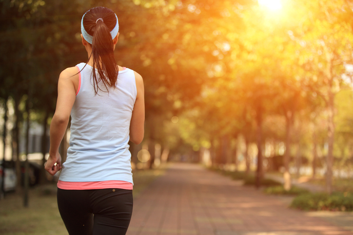 朝のランニングは体に悪い！？朝食、走る距離についても解説