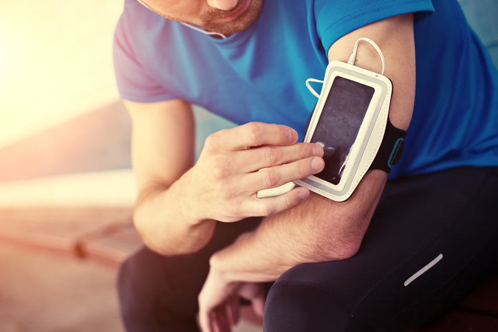 アームバンドで快適ランニング！選び方も徹底解説