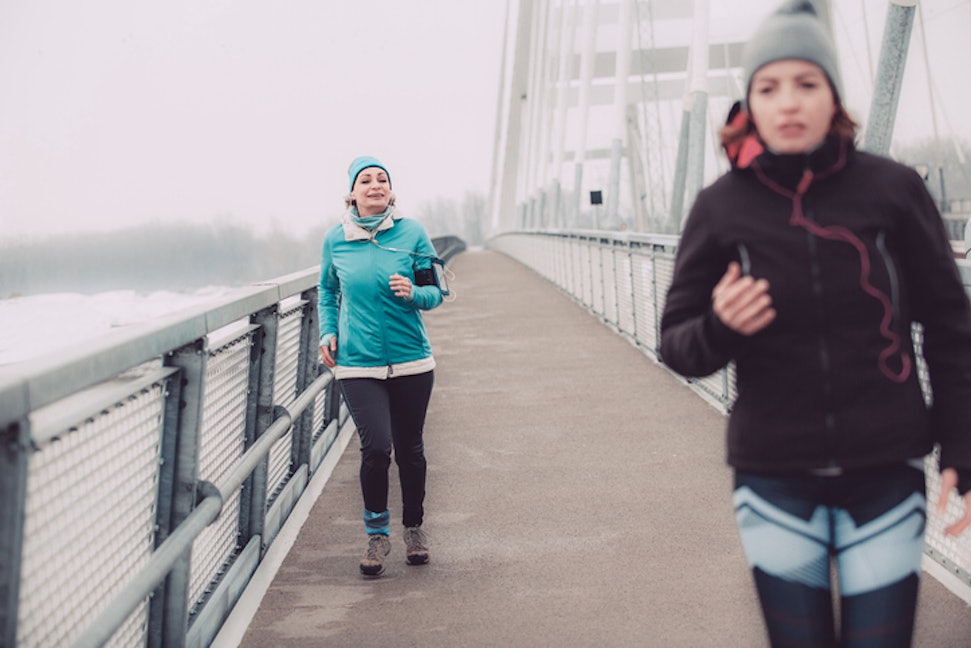 冬のウォーキングのメリットとは?注意点や服装を解説