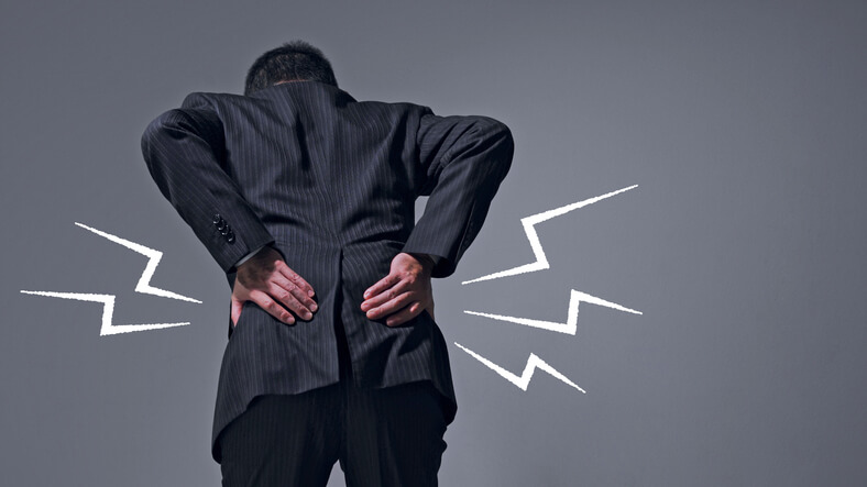 腰椎捻挫（ぎっくり腰）の原因とは？｜治療法や予防策も解説！