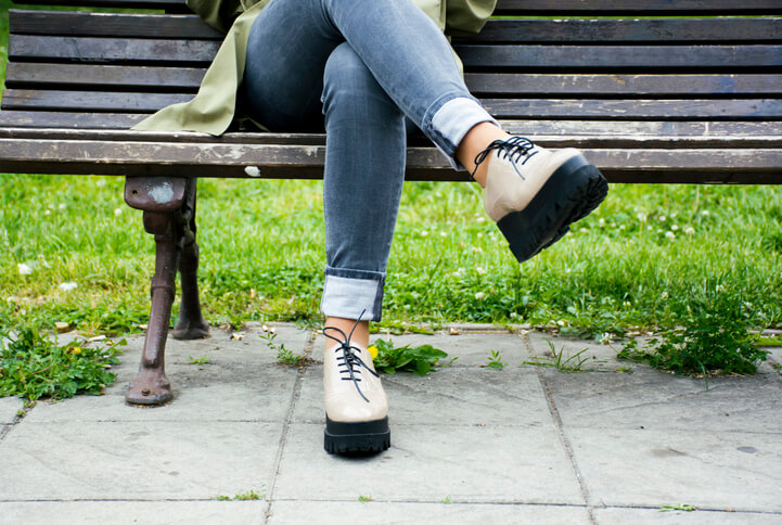 骨盤が開く原因とは？対策やストレッチも紹介