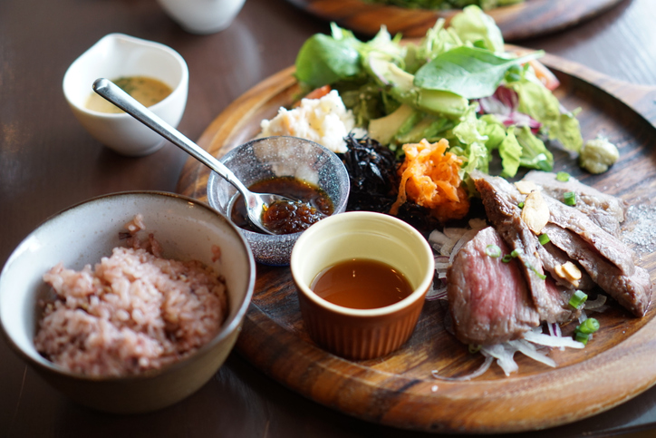 坐骨神経痛を改善する！食事や筋トレなど様々な視点から改善法を紹介