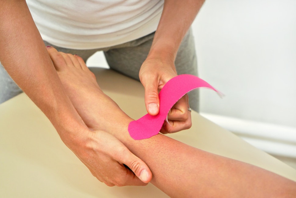 坐骨神経痛に最適なテーピング方法とは?効果ややり方を解説