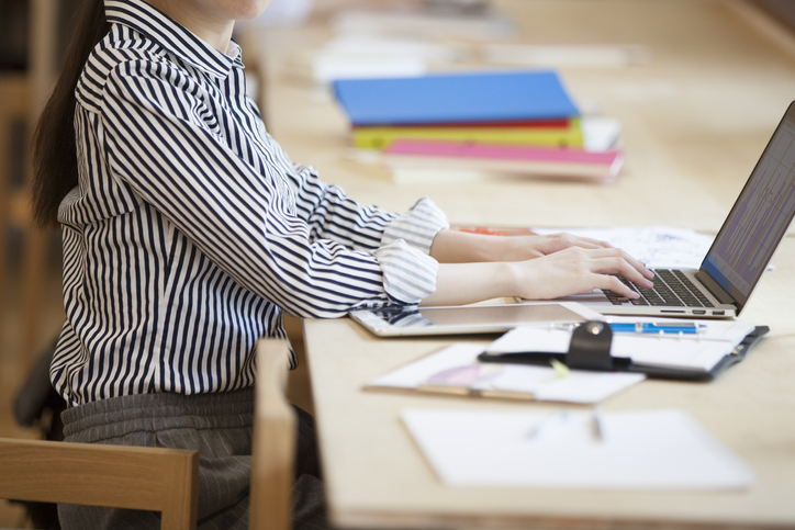 梨状筋症候群を姿勢でラクにしよう！おすすめの寝方や座り方を紹介