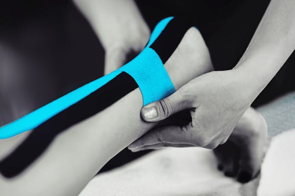 アキレス腱が痛む時はテーピング 効果や巻き方について徹底解説 Tential テンシャル 公式オンラインストア アキレス腱が痛む時はテーピング 効果や巻き方について徹底解説 Tential テンシャル 公式オンラインストア