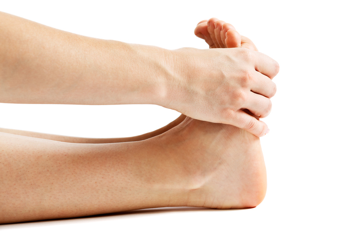 硬いアキレス腱は諸悪の根源！硬くなる原因や弊害、対策について解説