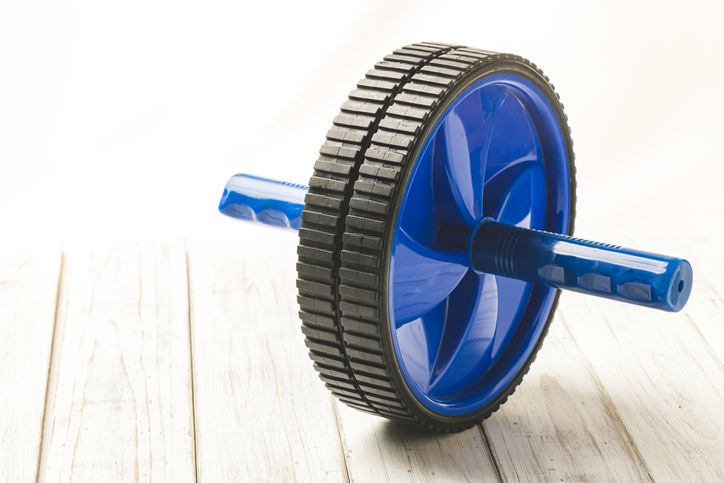 腹筋ローラーってどうやって使う？レベル別のメニューを詳しく紹介