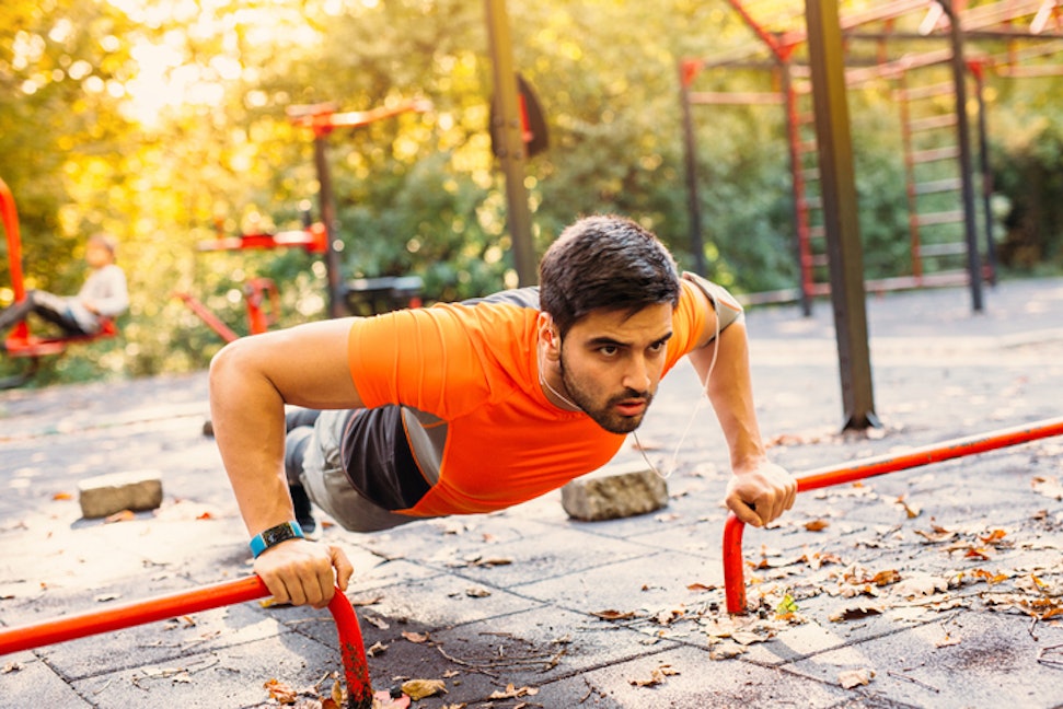 効率良く鍛えたいプッシュアップバーによる大胸筋トレーニング法