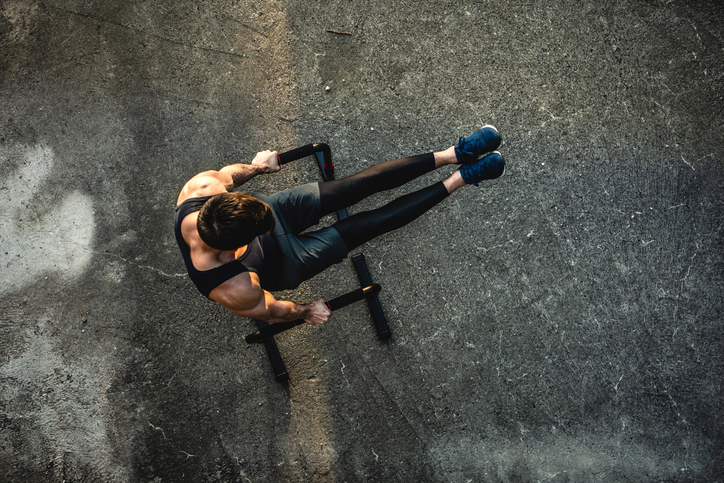 自宅で簡単！プッシュアップバーでのおすすめ筋トレメニュー9選