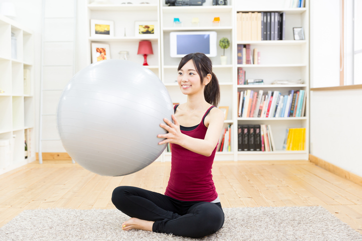 バランスボールの3つの効果とダイエットにピッタリな種目を紹介