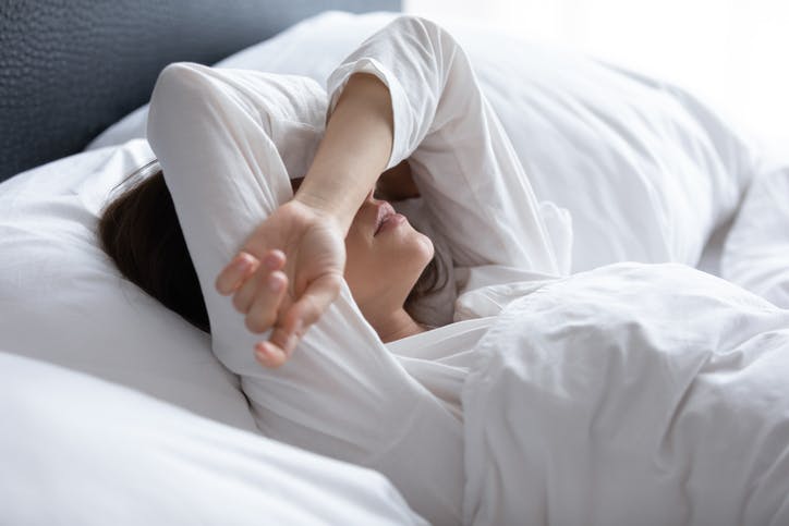 睡眠時の頭痛はなぜ起こる？原因や対処法について詳しく解説【2023年1月】