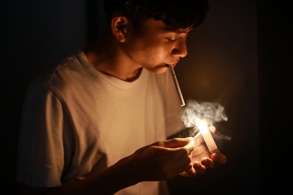 寝る前のタバコはだめ 睡眠に与える影響や 快眠のための習慣を紹介 Tential テンシャル 公式オンラインストア 寝る前のタバコはだめ 睡眠に与える影響や 快眠のための習慣を紹介 Tential テンシャル 公式オンラインストア