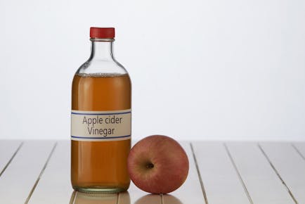寝る前のりんご酢はダイエットに効果的？正しい飲み方や注意点も解説